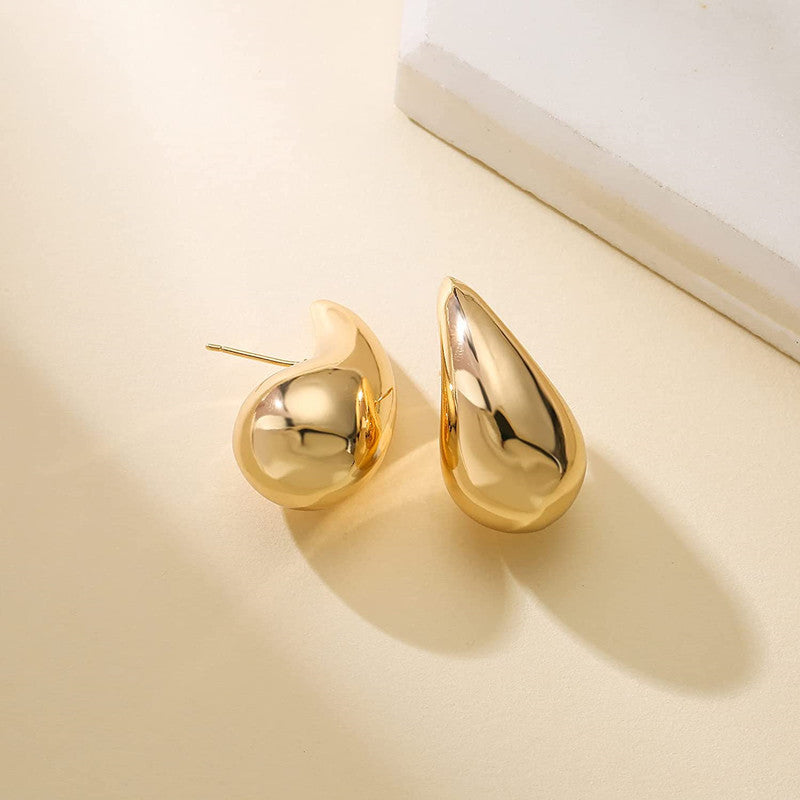 Elegant Curved Stud Earrings Stornfield