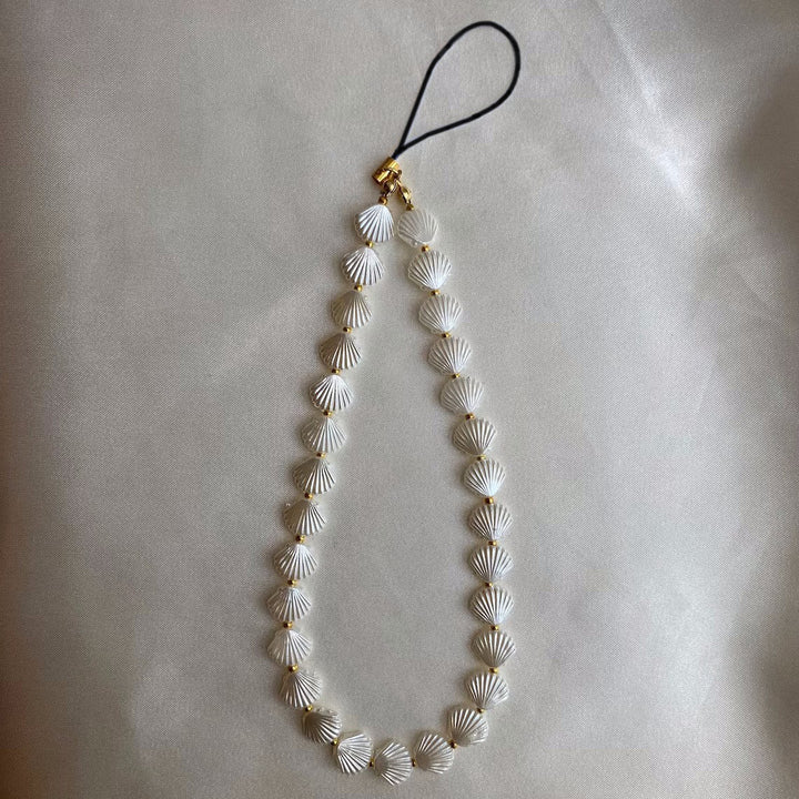 Elegant Shell Bead Necklace Stornfield