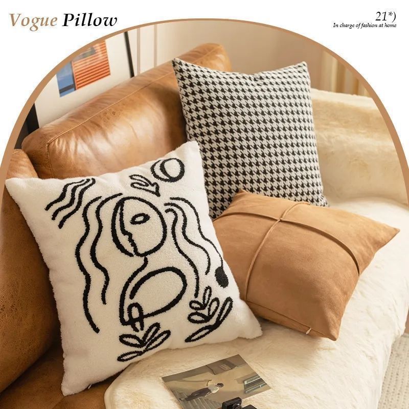 Fluffy decorative cushion with zigzag pattern