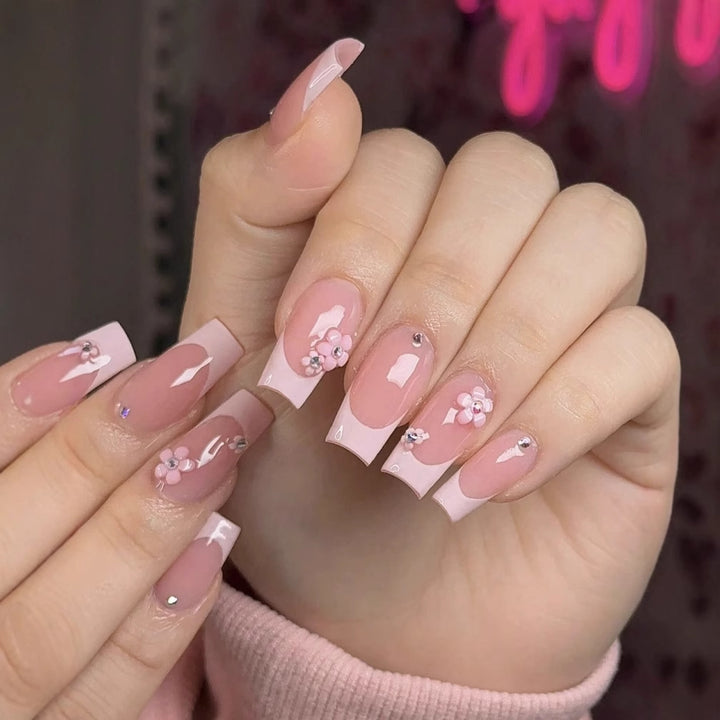 Artificial nail set with elegant 3D flowers and glamorous rhinestone accents Stornfield