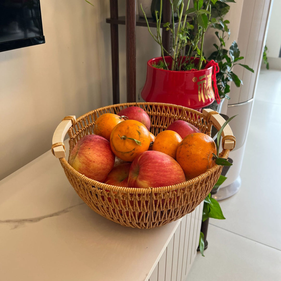 Women Fresh-keeping basket with decorative wooden handles Stornfield