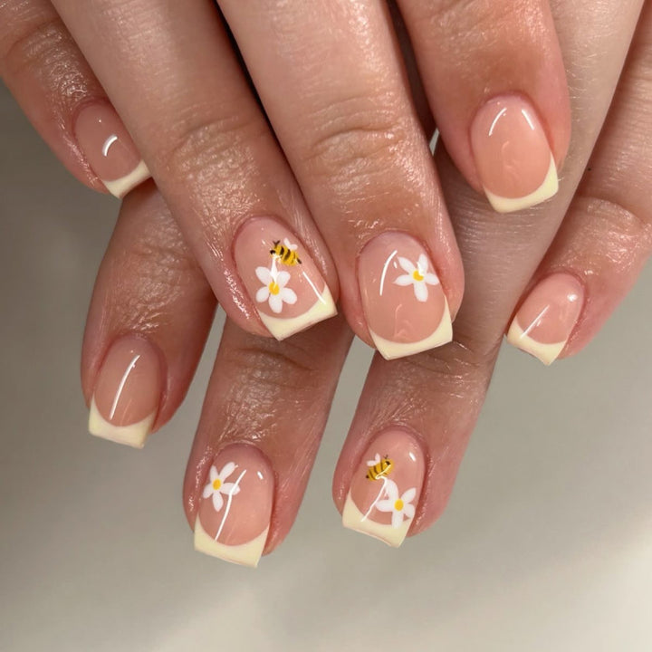 Artificial nail art with flower and bee motifs Stornfield