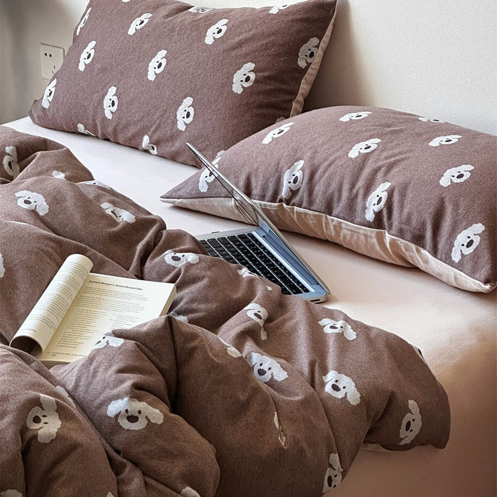 Bedding set made of cotton percale with delicate cherry motif and reversible easy care