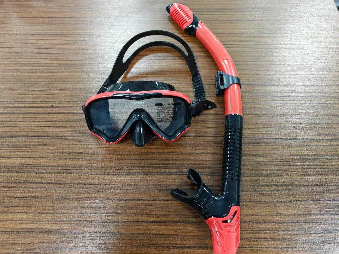 Diving mask with anti-fog technology and wide field of vision Stornfield