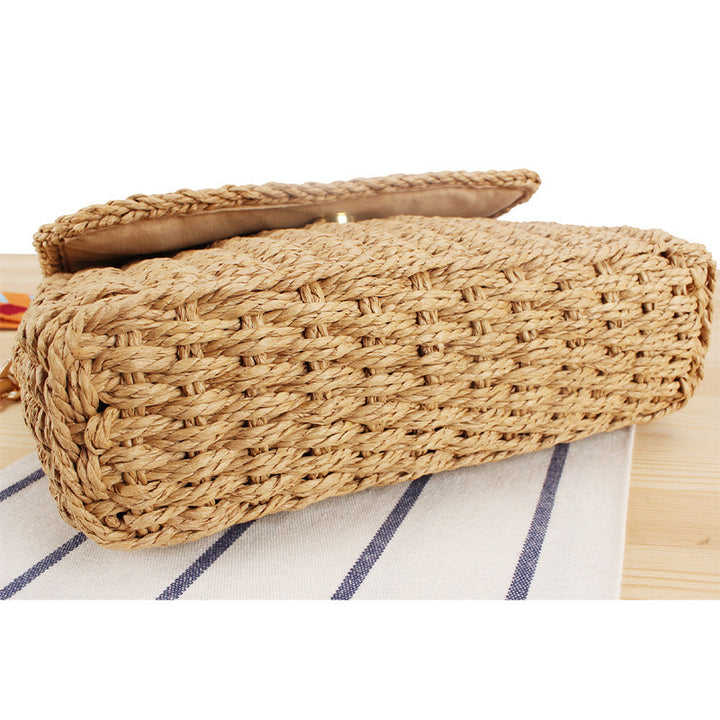 Shoulder bag made of hand-knotted natural material with decorative macramé elements Stornfield