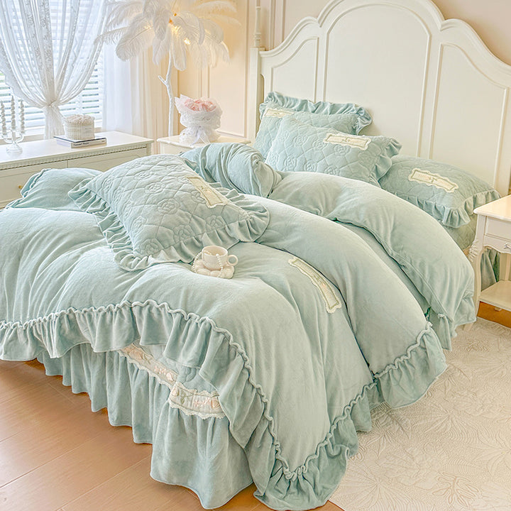 Cozy Floral Embroidered Bedspread Set