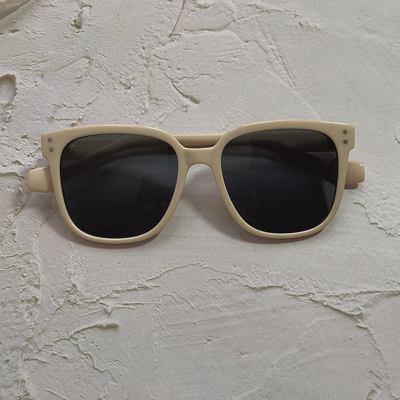 Fashionable Oversized Sunglasses in Contemporary Design Stornfield