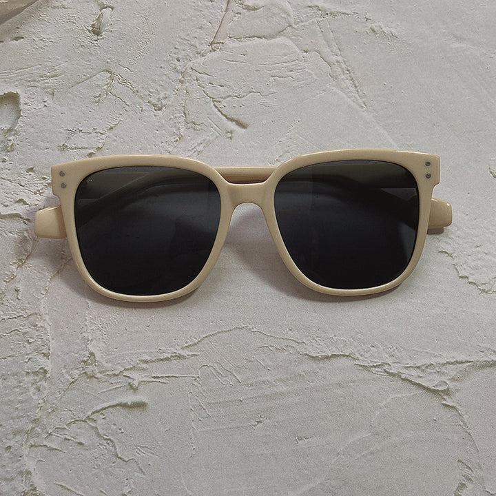 Fashionable Oversized Sunglasses in Contemporary Design Stornfield