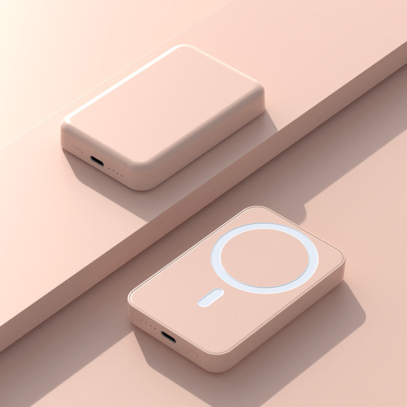 Portable power bank with Qi-compatible magnetic charging and integrated fast charging function Stornfield