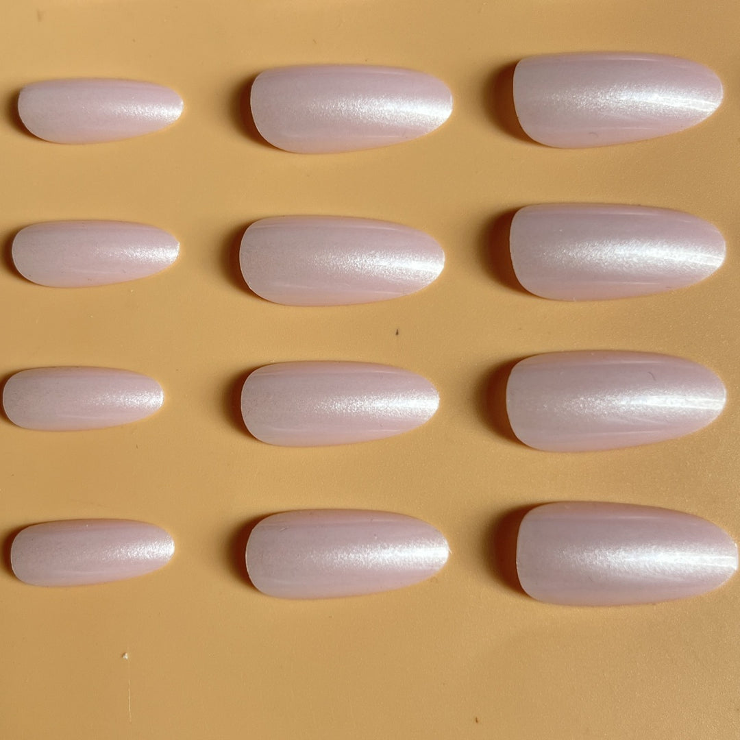 Elegant Almond Shaped Press-On Nail Extensions Stornfield