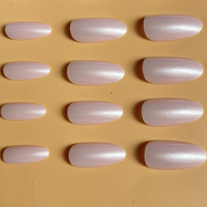 Elegant Almond Shaped Press-On Nail Extensions Stornfield