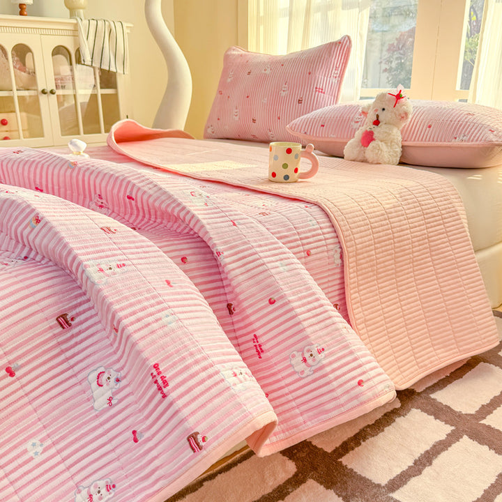 Heart Pattern Quilted Bedspread