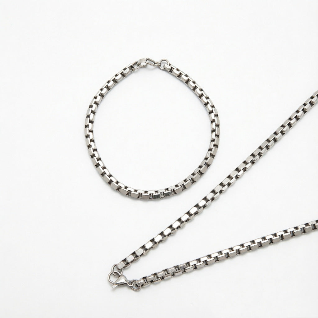 Modern Interlocking Link Chain Set Stornfield