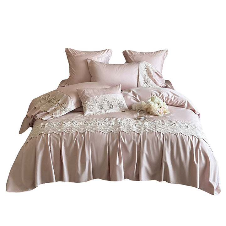 Bedding set with gathered ruffle and fine lace border