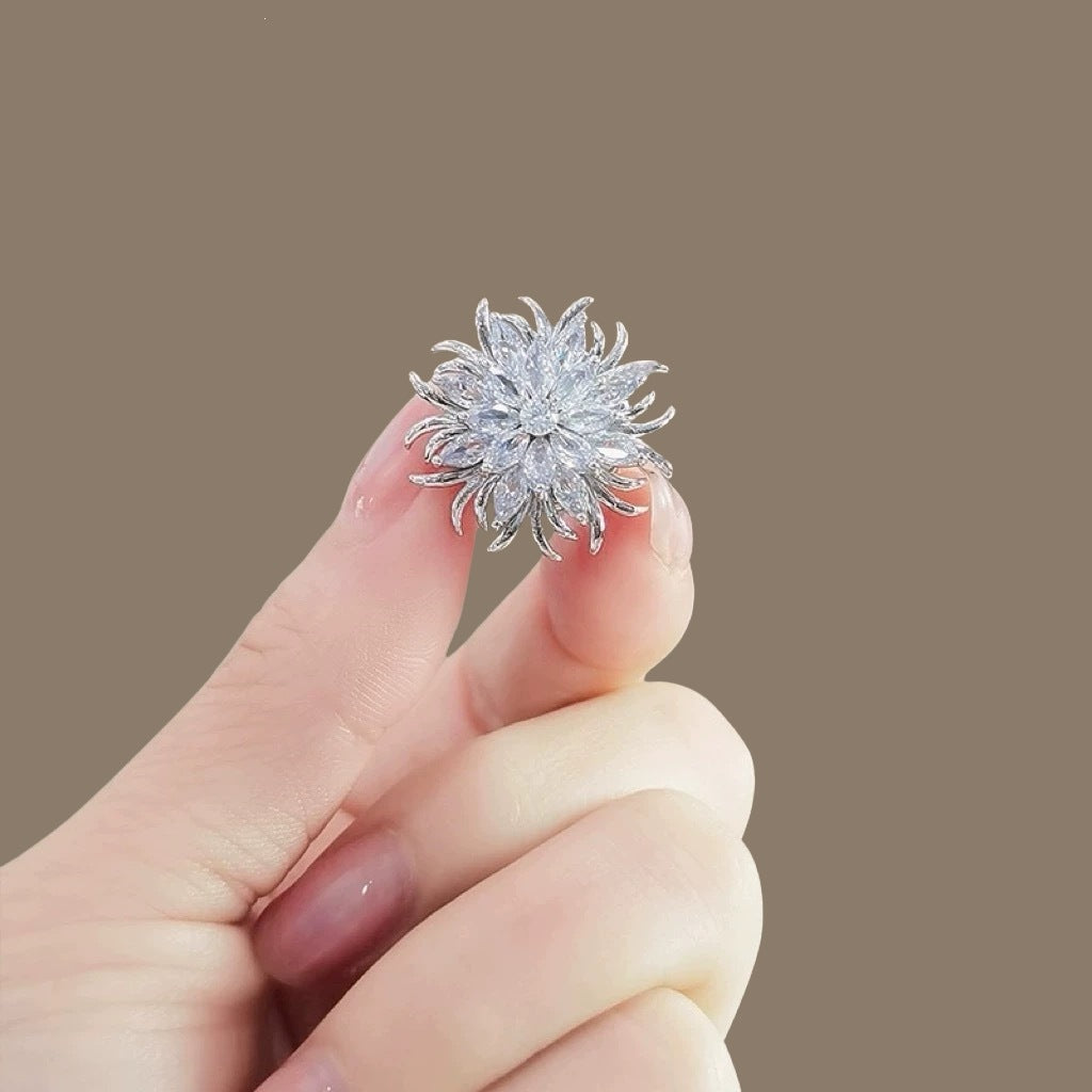 Elegant brooch with sparkling crystals Stornfield