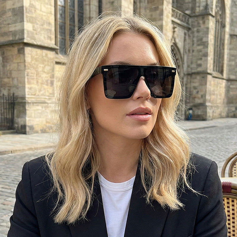 Women's Sporty Oversized Sunglasses with Modern Frame Stornfield