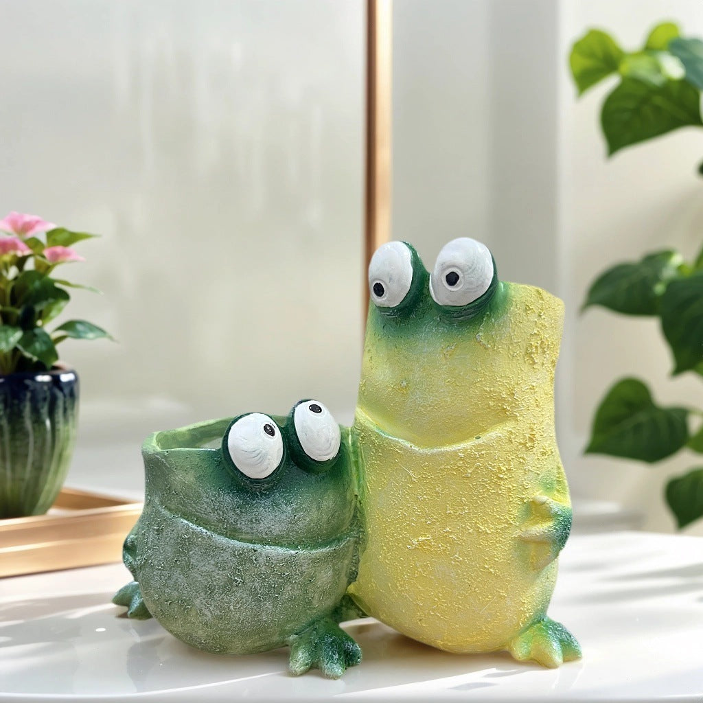 Decorative plant pot in frog design Stornfield