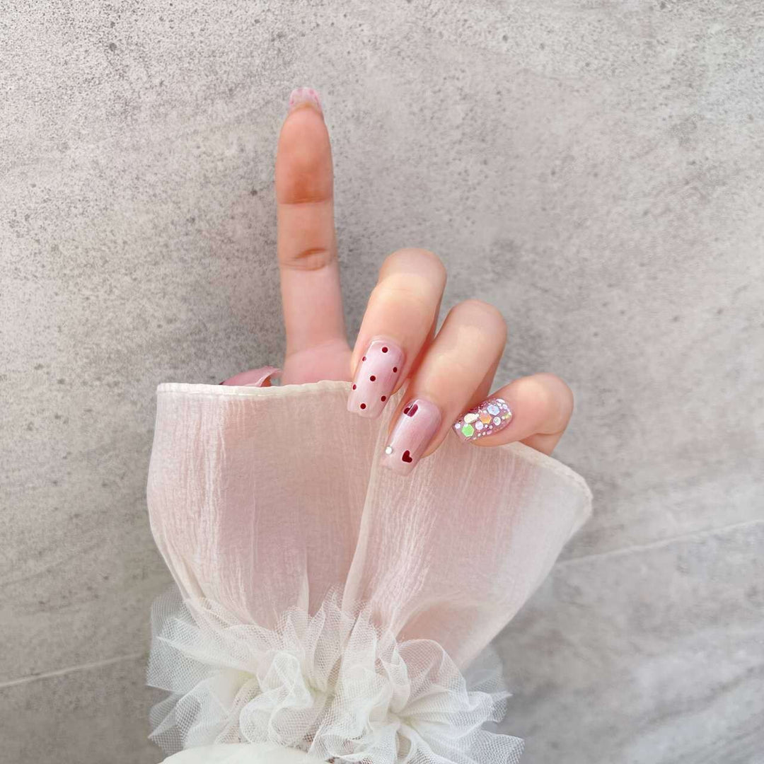 Artistic Press-On Nail Art Set with Heart and Glitter Design