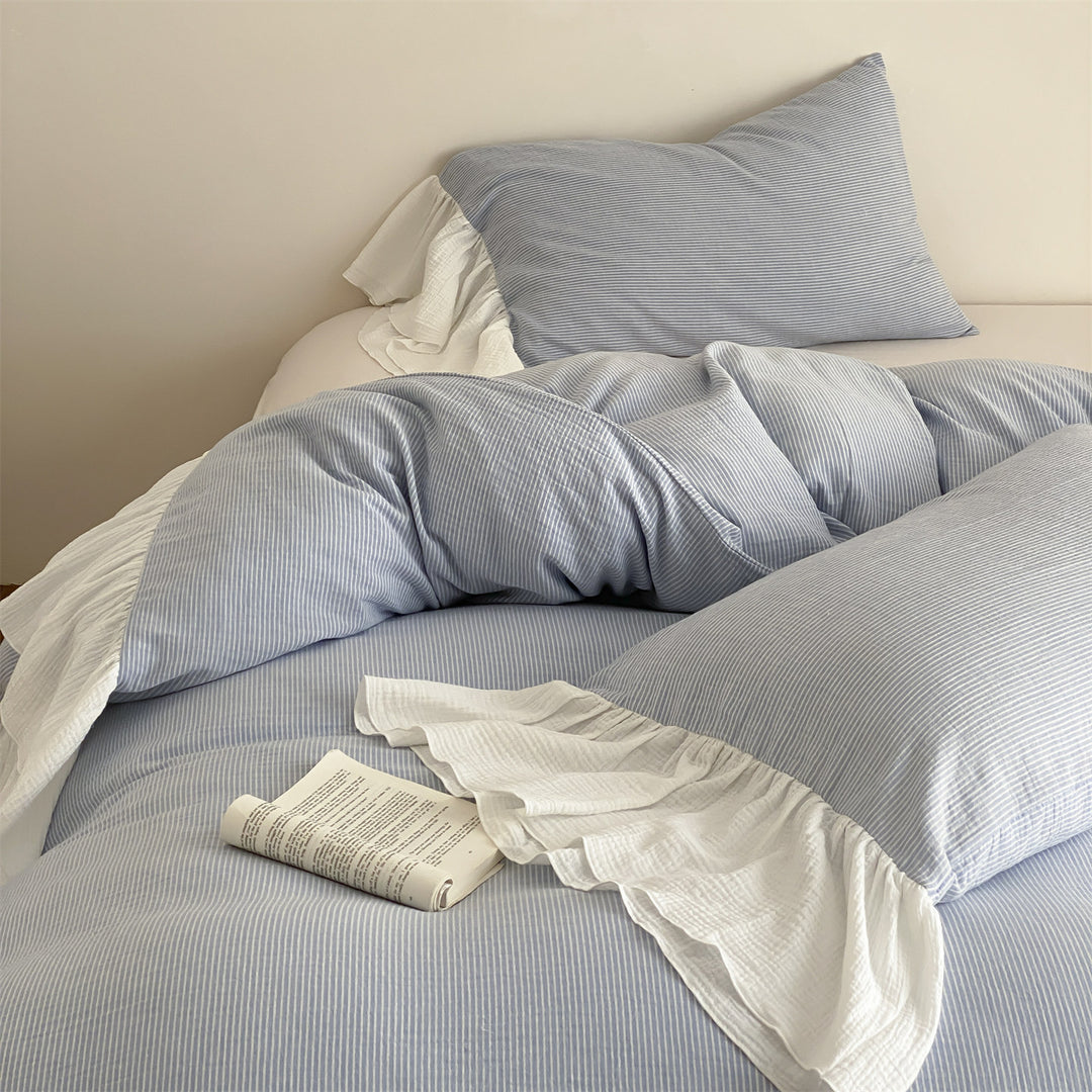 Bedding set made of cotton seersucker with fine pinstripes