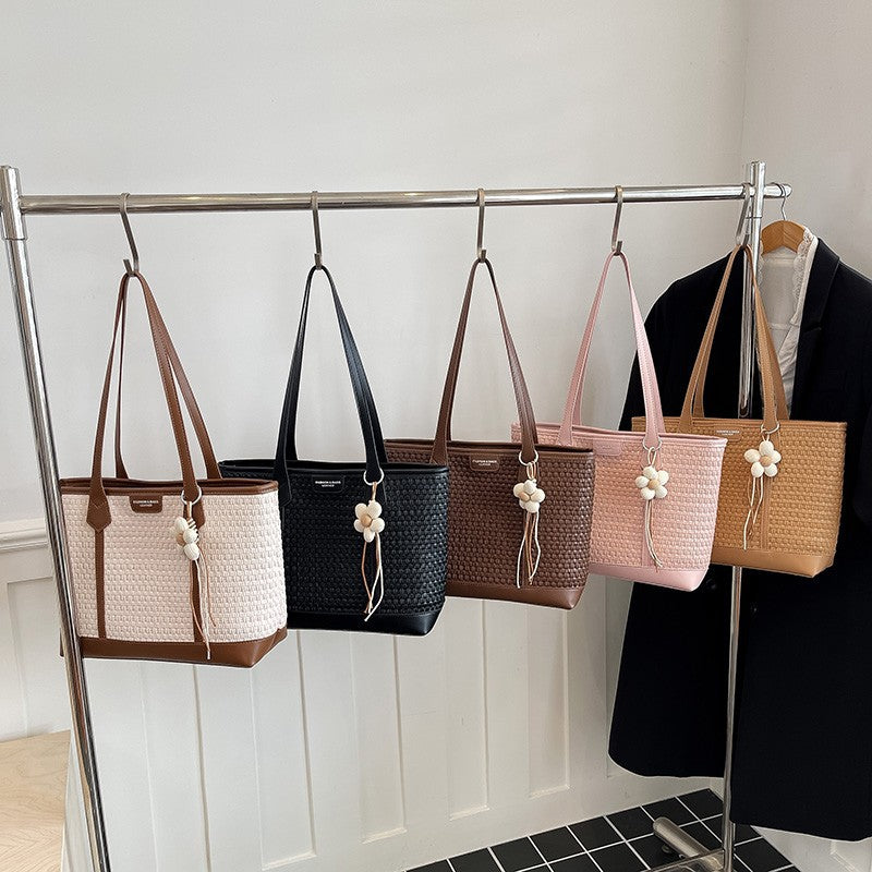 Fashionable tote bag with textured design Stornfield