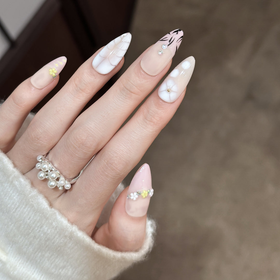 Elegant Floral Press-On Nail Art Set