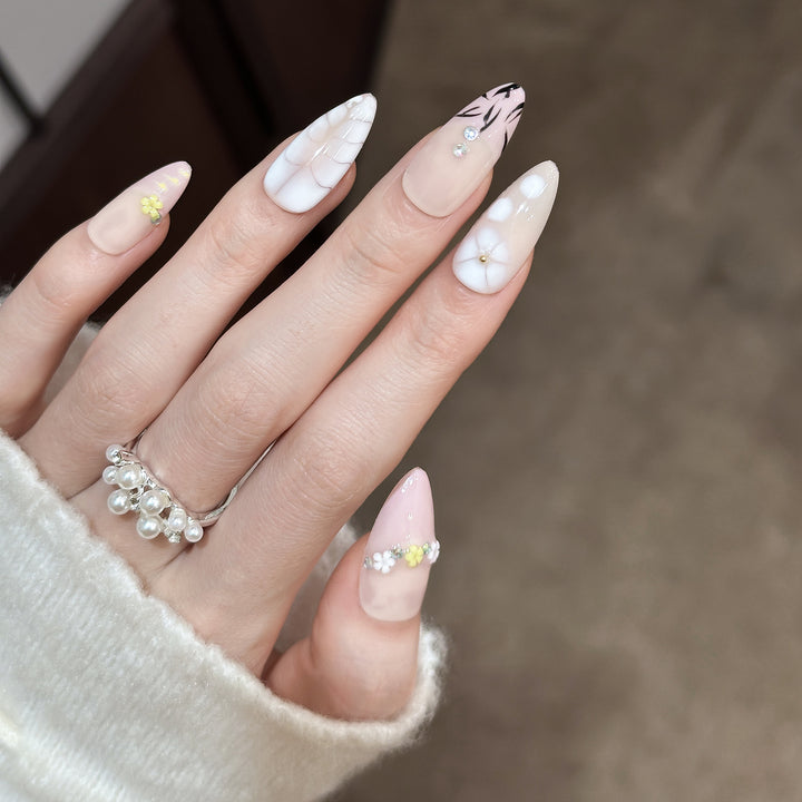 Elegant Floral Press-On Nail Art Set