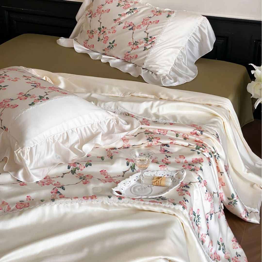 Noble satin bedding set with floral all-over print and ruffled pillow