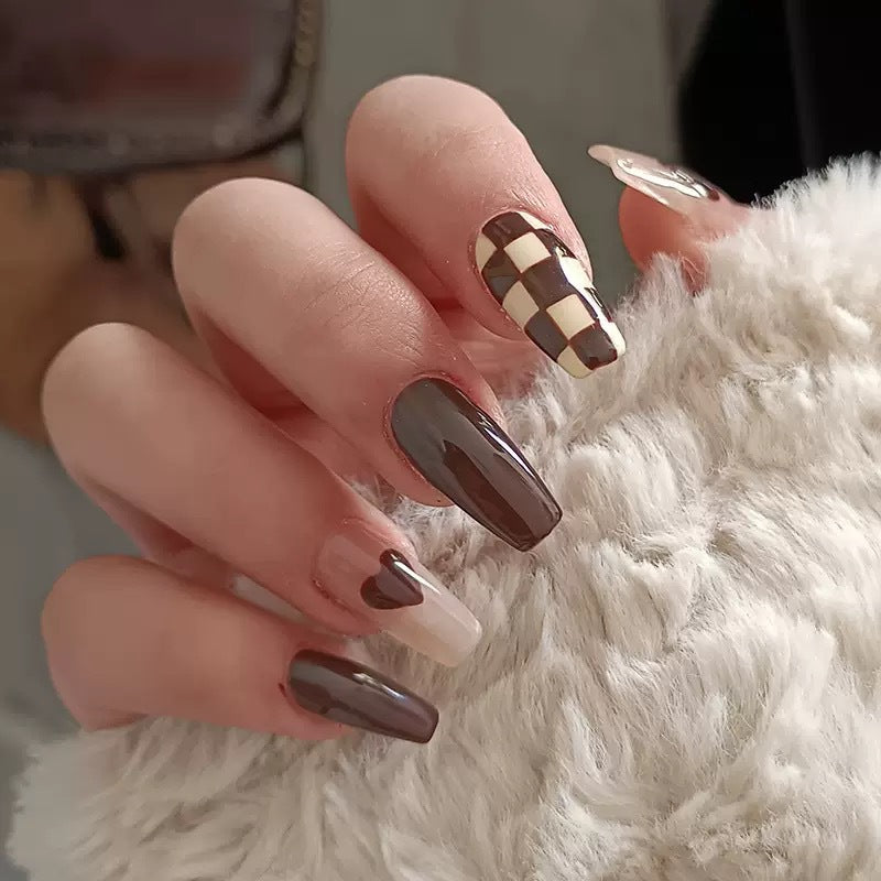 Artificiaal nail set with stylish and fashionable accents Stornfield