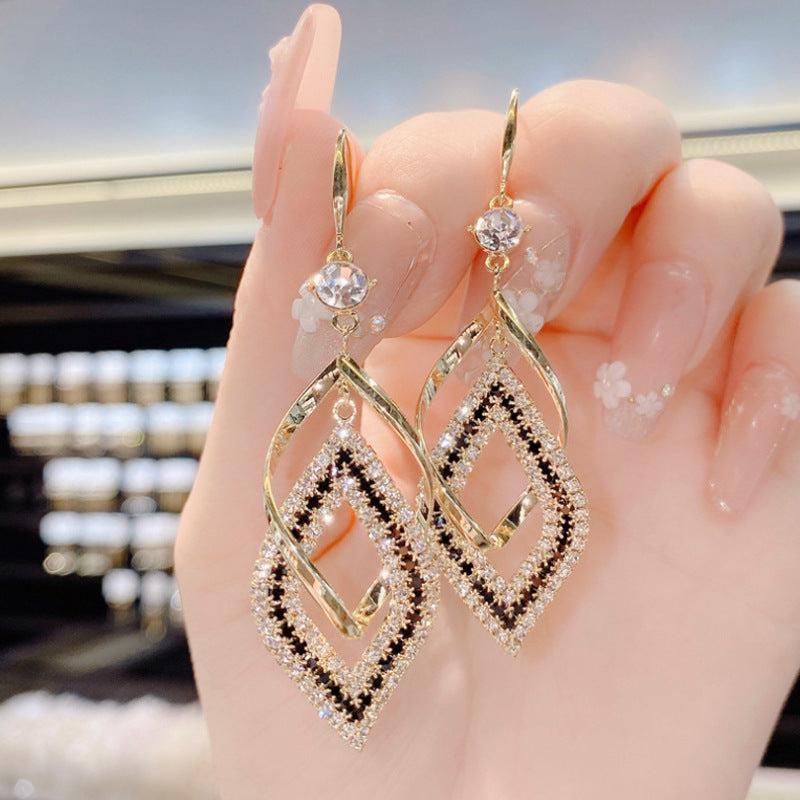 Statet Dangle Earrings Stornfield