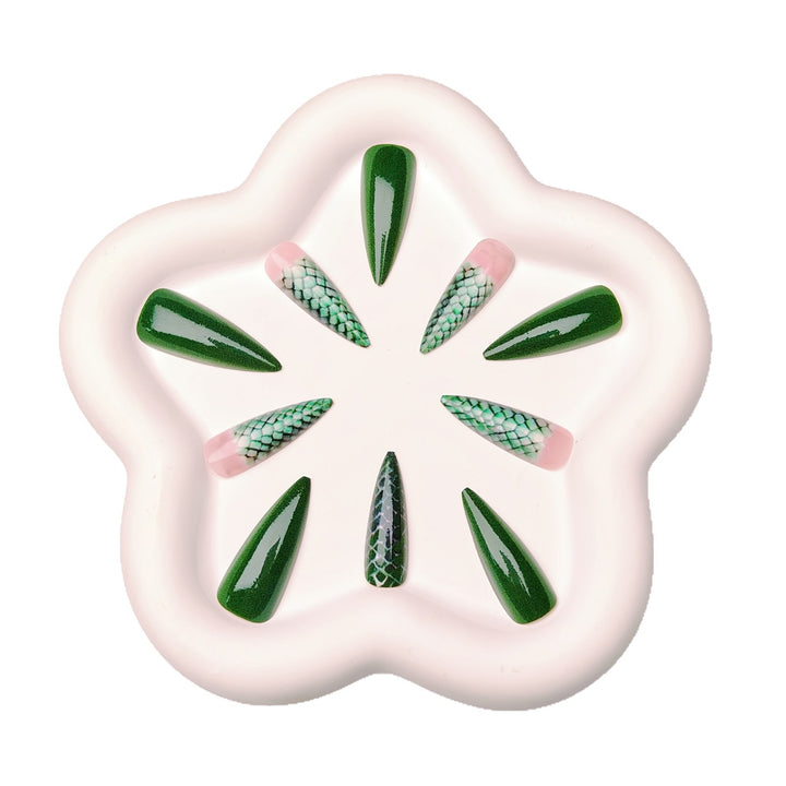 Artificial nails with shimmering snake skin pattern Stornfield