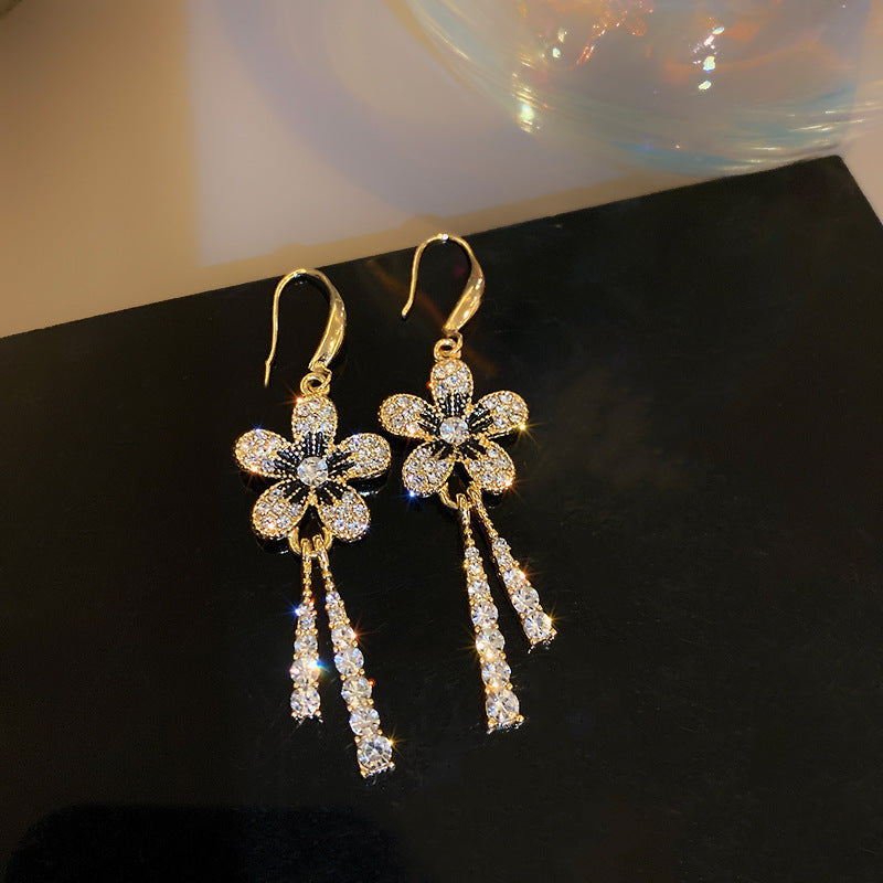 Floral Statet Earrings Stornfield