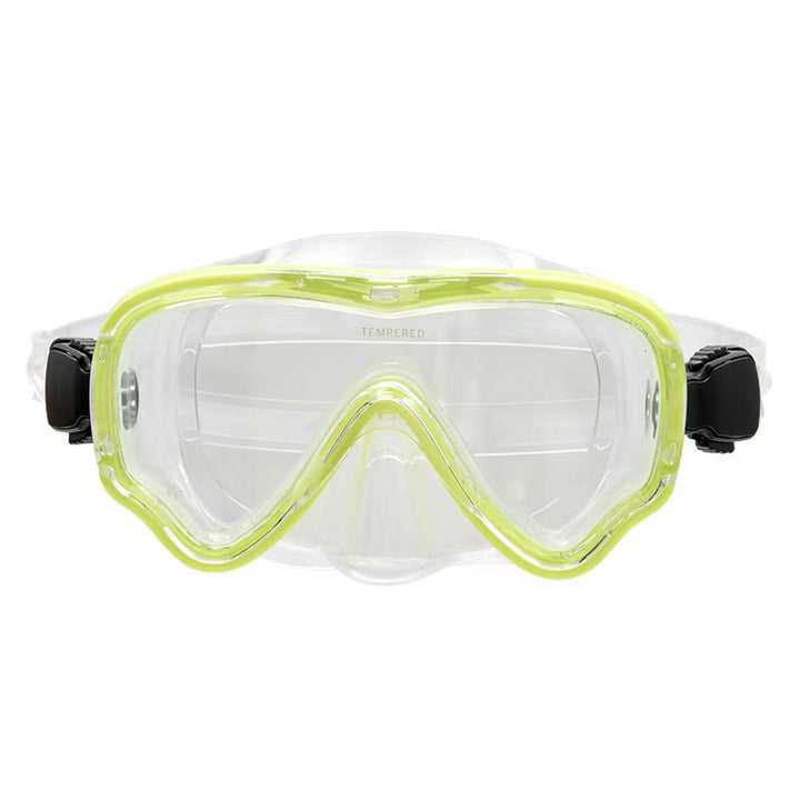Diving mask with curved field of view and flexible silicone frame Stornfield