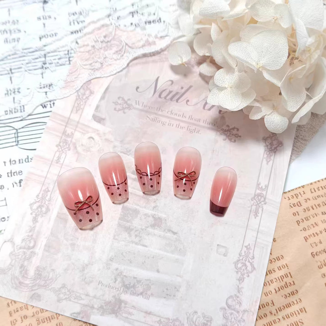 Artificial Nails in Elegant Minimalist Design Stornfield