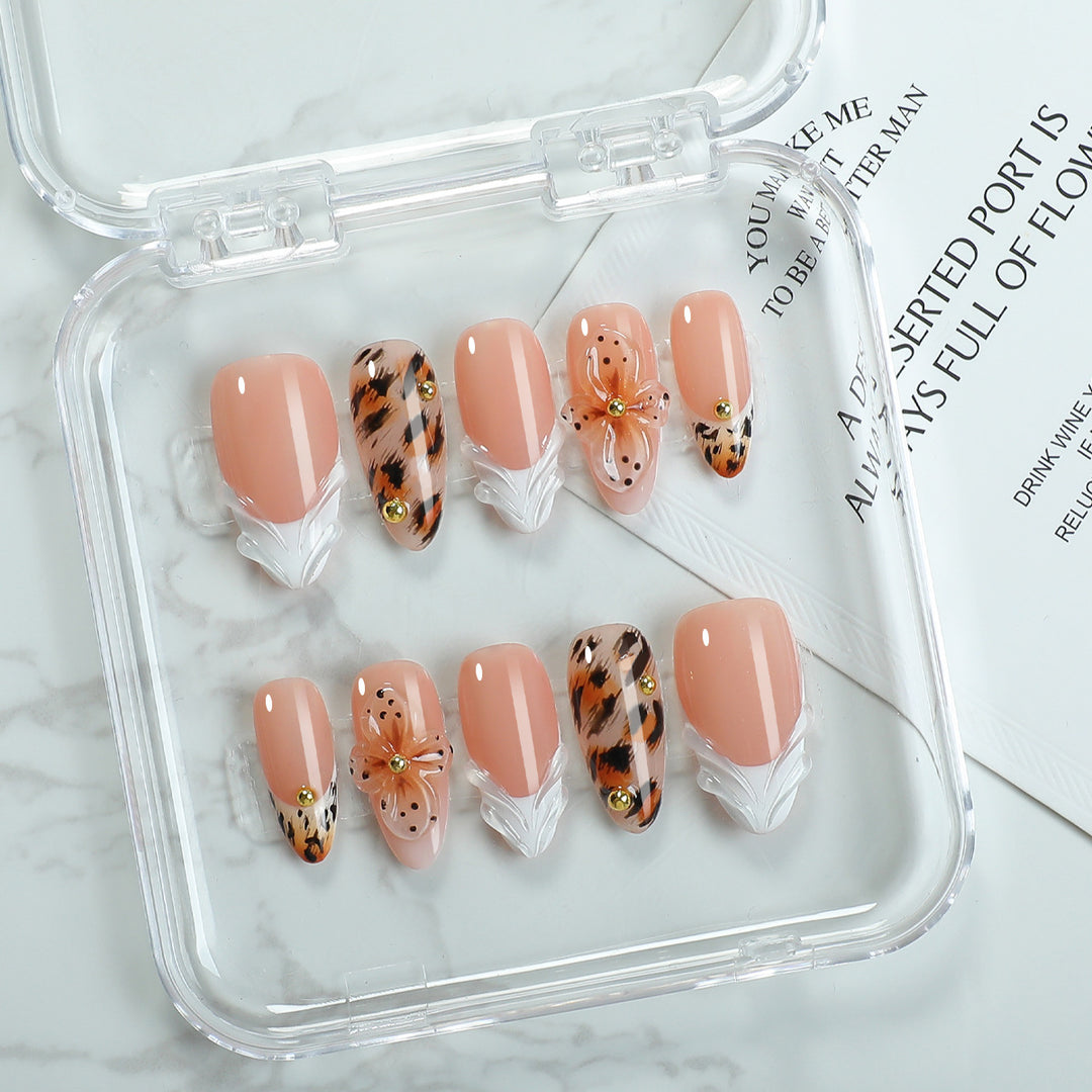 Artificial nail set with floral and leopard patterns Stornfield