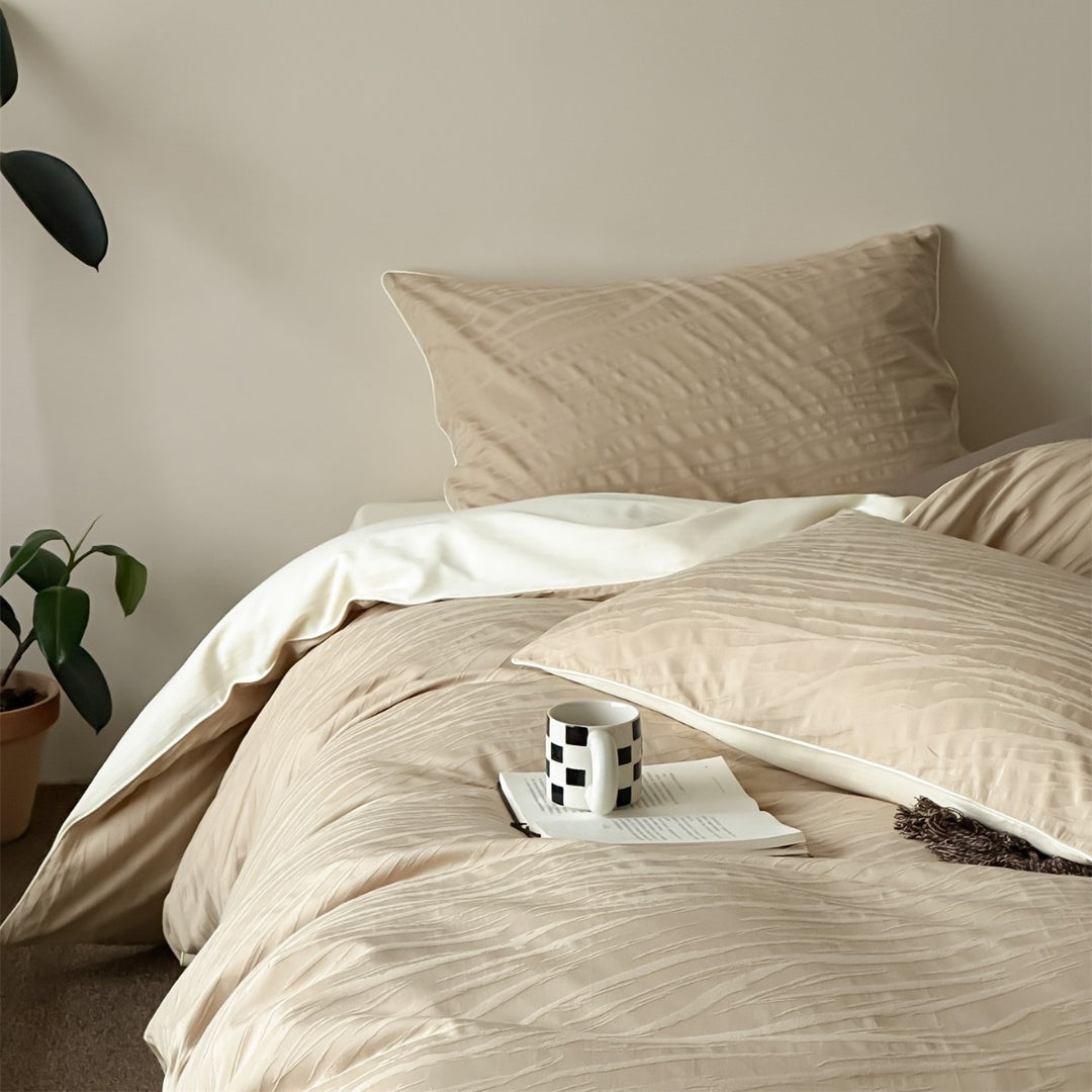 Structured cotton bedding with fine relief texture