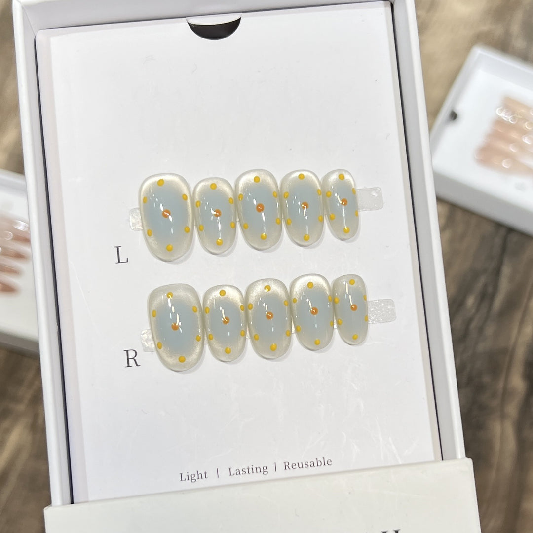 Handmade Press-On Nail Set with Artistic Floral Design Stornfield