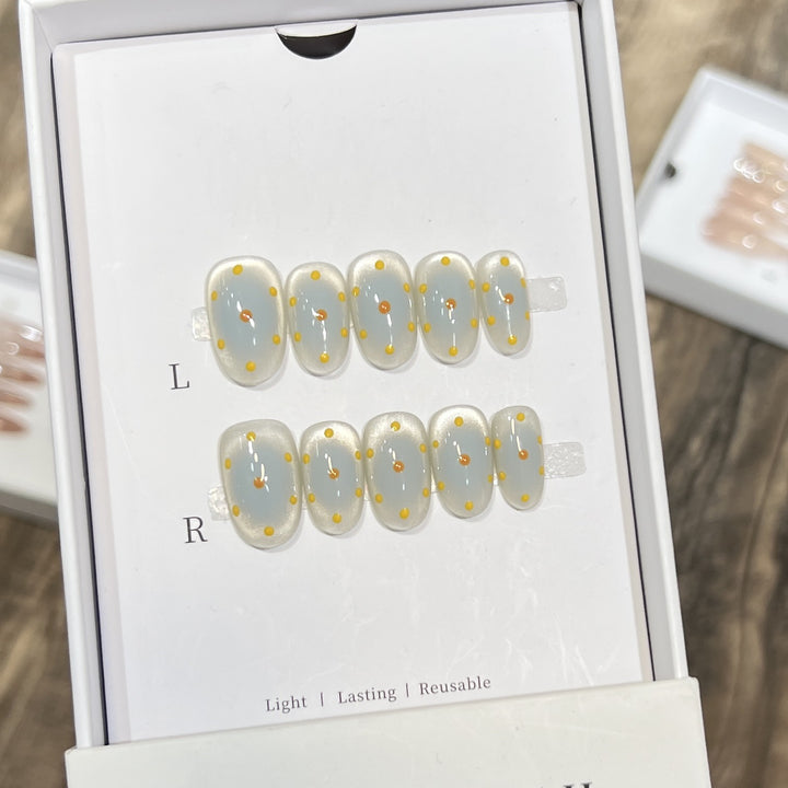 Handmade Press-On Nail Set with Artistic Floral Design Stornfield