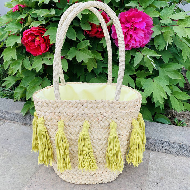 Trendy basket bag with tassels Stornfield