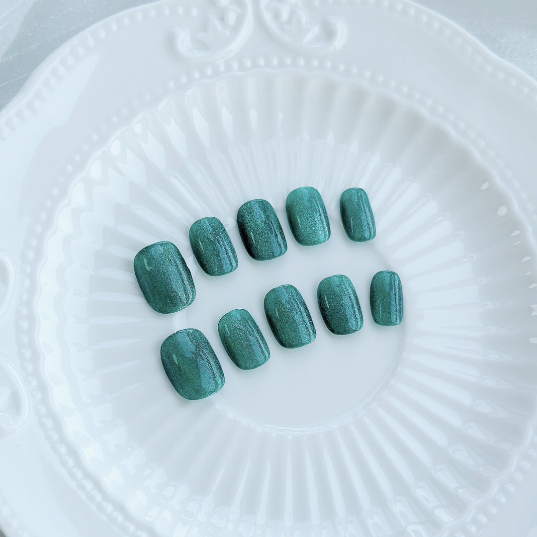 Sparkling Press-On Nail Art Set