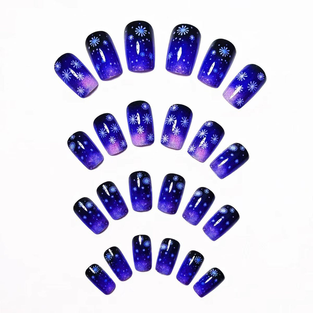 Artificial nails with shimmering winter design Stornfield