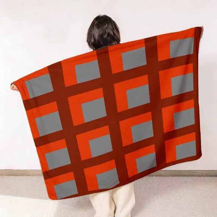 Cozy Checkered Pattern Fleece Blanket