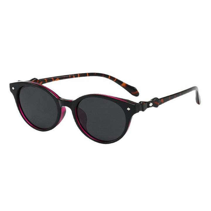 Women Retro-inspired Sunglasses with protected UV filter and sturdy frame Stornfield