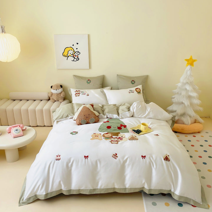Children's bedding set with applied animal motifs, cotton satin and contrasting hem edge