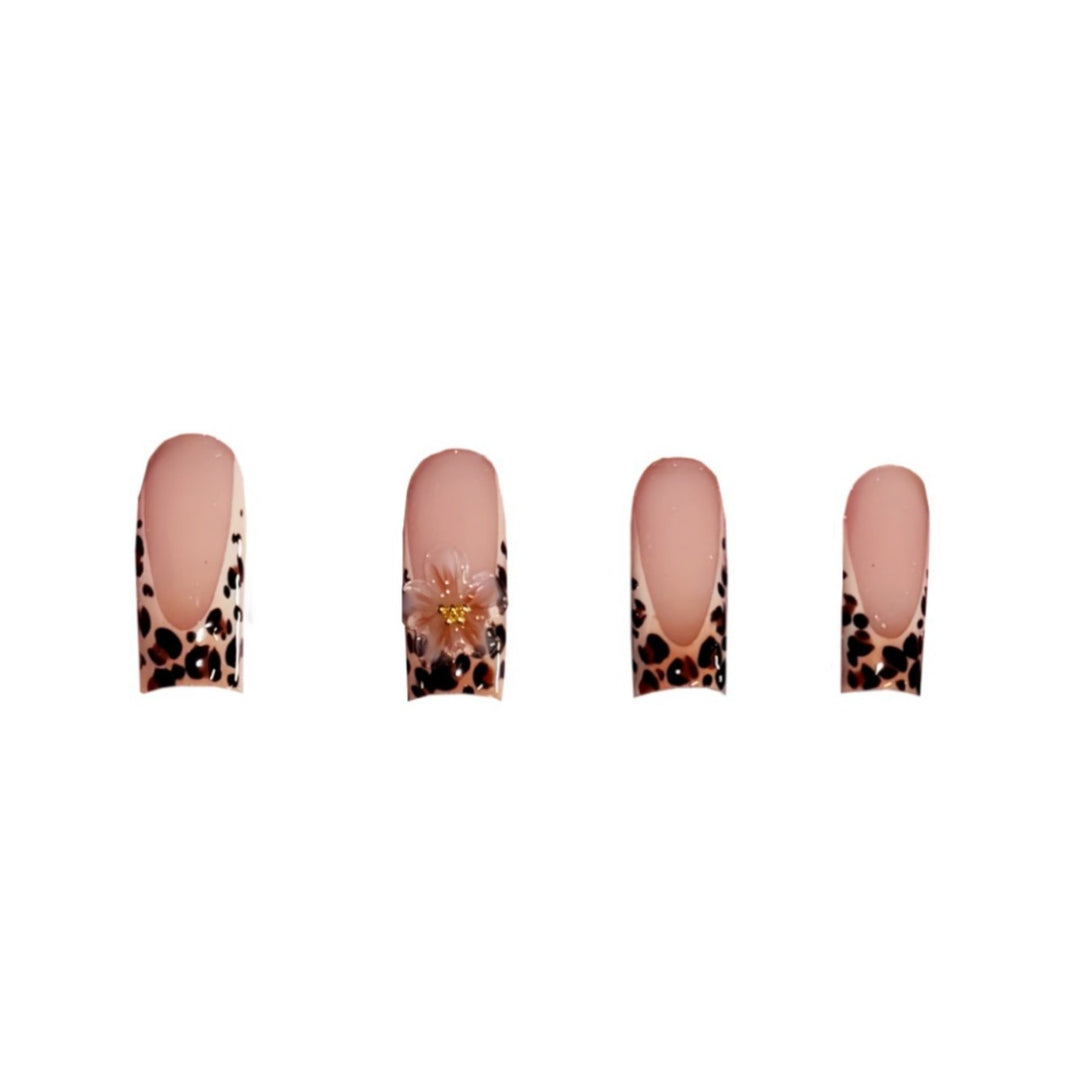 Elegant Animal Print Press-On Nail Art Stornfield