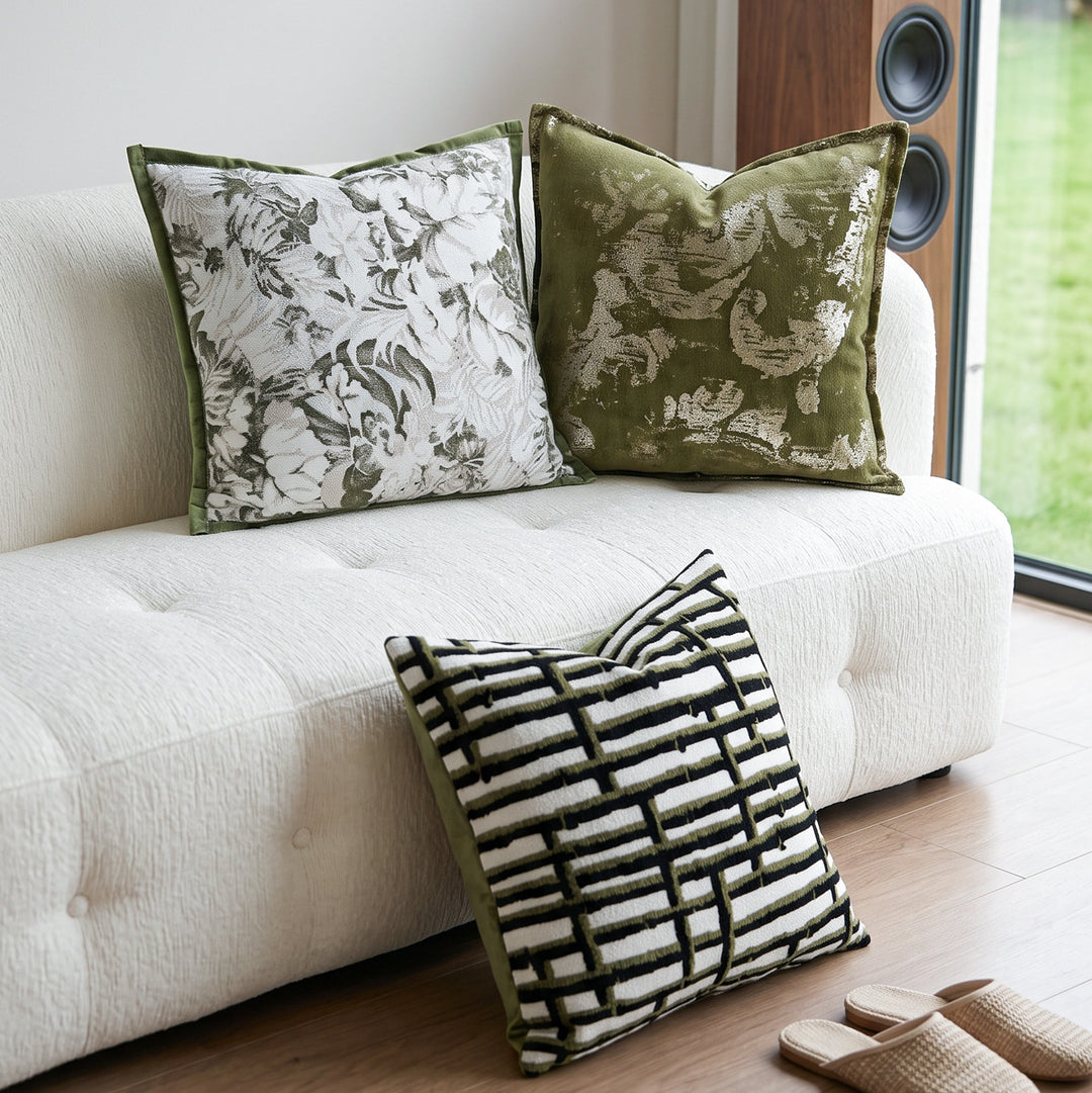 Structured decorative cushion cover