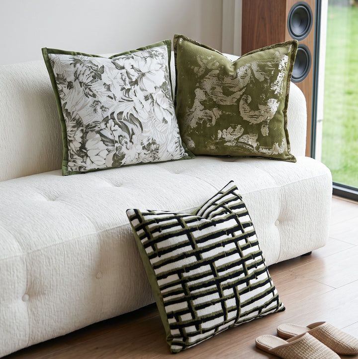 Structured decorative cushion cover