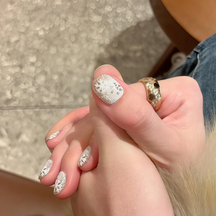 Artificial nails with winter snowflake design Stornfield