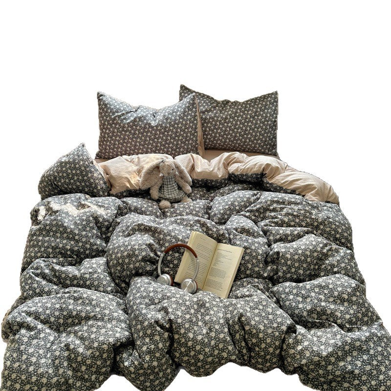 Floral Patterned Quilted Bedding Set