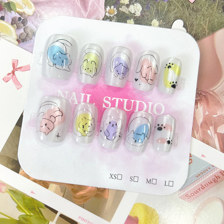 Playful nail art with cat motifs Stornfield