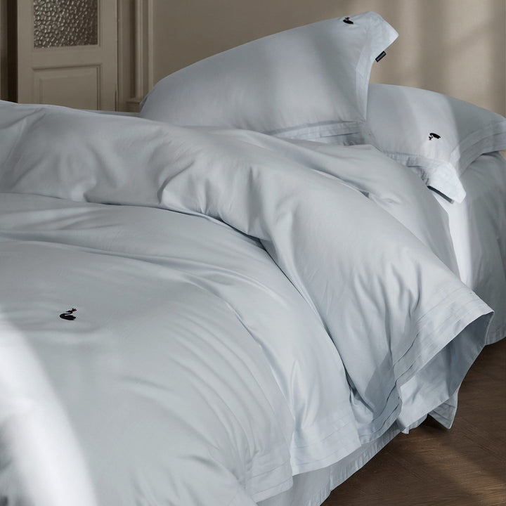 Fine-made duvet cover set made of Mako cotton with subtle monogram embroidery & pleated border